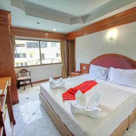 Black Pearl Patong Beachfront Exterior foto